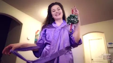 Princess Ellie Idol - Mistletoe Mommy