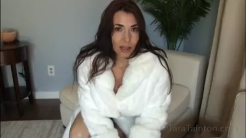 Tara Tainton - Auntie Knows What You Did