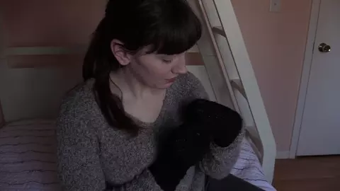 Bettie Bondage - Glove Love From Mom