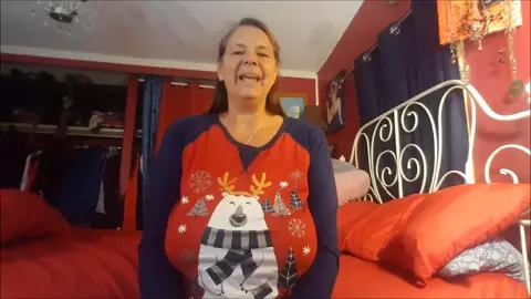 Carrie Moon - Stepmom Shows Her Massive Tits And Butt