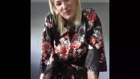 ScarletEllie - Mommy Wakes You Up With Birthday Blowjob