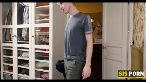 SIS.PORN. Teen felt cock in twat and decided not to take blindfold