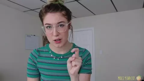 MollySnacks - Sniffing Mommy's Ass