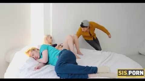 SIS.PORN. Girl tempts bf and gives him bald cherry