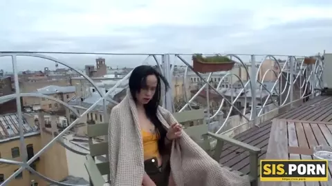 SIS.PORN. Tempting girl has a responsibility to suck