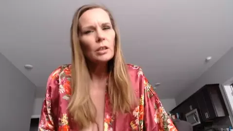 Kimi The Milf Mommy - Pause your video game kiddo