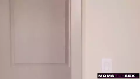 Cumming With Her StepSon And stepDaughter This stepMothers Day S30:E6 29 min 1080p