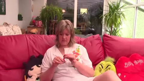 Sylvia Smith – Leave Your Wife For Mommy