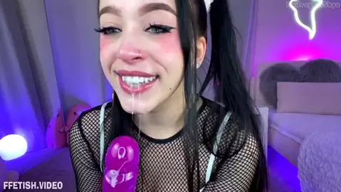 PsilocybinSkye - DDLG Skyes First Throat Training