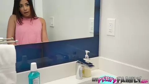 Older Stepdad Can't Stop Fucking His Horny Teen Stepdaughter