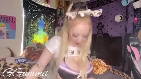 GGummii - Sis Walks In On Your Birthday JOI