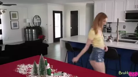 Scarlet Skies & Andi Rose - If My Sister Was A Christmas Elf