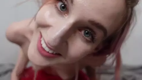 Sofie Skye - Slut masturbates over her Daddy