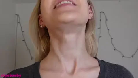 Sofie Skye - neck fetish - daddy likes my sexy neck