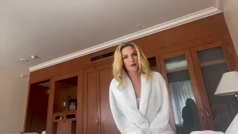 Mona Wales – Mom Discovers Yoru Dick Piercing