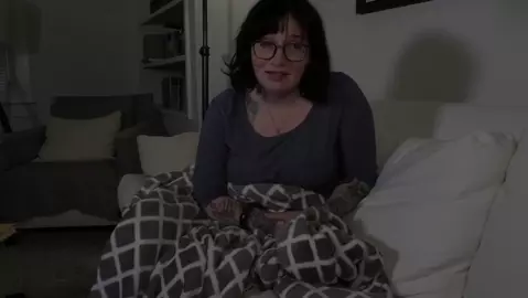 Bettie Bondage – Mom’s Feel Better Blowjob