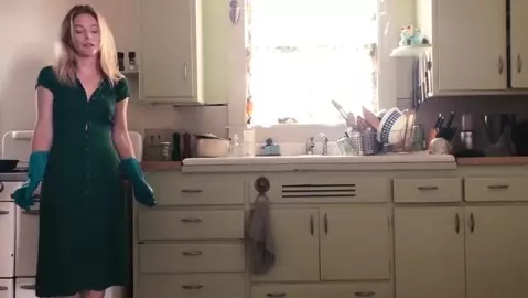 Mona Wales - Mom Needs Your Help In The Kitchen