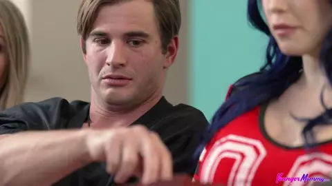 Younger Mommy - Mommies Game Plan - S1:E2