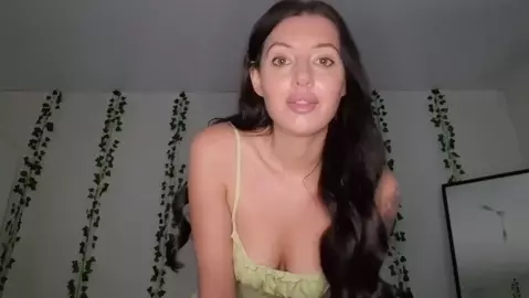 Tattooed Temptress – Mommy Can Be Your GF