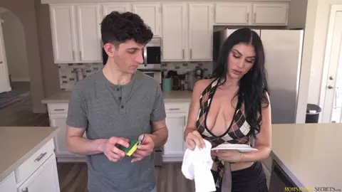 Queenie Sateen - Attached To My Stepmom - S1:E9