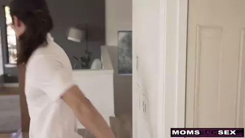 April Snow - Stepmoms Handyman - S17:E10