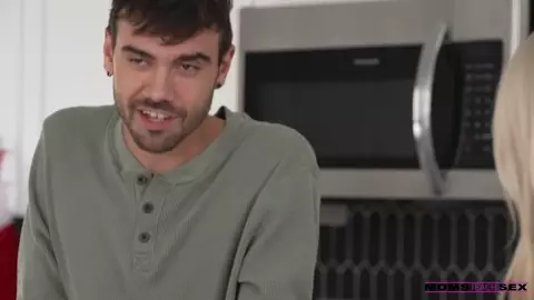 Moms Teach Sex - Stepmom Leaves Milk Out For Santa - S18:E9