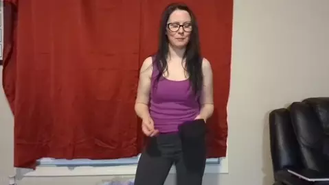 Morgana Laveau – Masturbating In Moms Panties