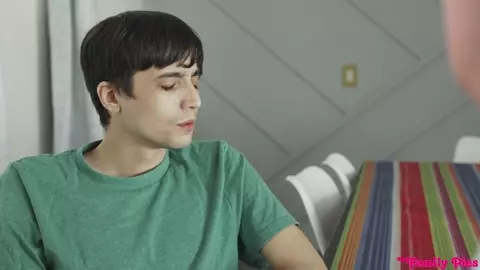 Alyx Star - Stuffing My Stepsisters Pinata - S25:E3