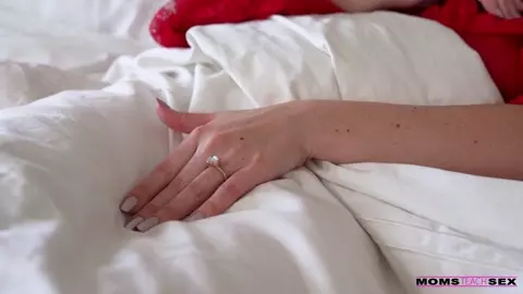 MomsTeachSex – Stepsons One Eyed Monster Keira Croft