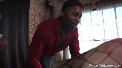 BlacksOnBlondes – Skylar Vox