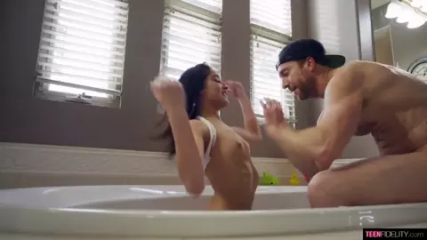 TeenFidelity – Emily Willis Bathtime Rubdown