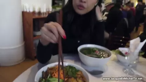 JacquieEtMichelTV – Sharon Lee Good Morning Vietnam