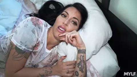 StayHomeMilf – Lillith Morningstar Essensual Oils