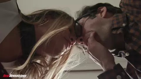 NewSensations – Giselle Blanco A Perfect Time For Giselle To Cheer On