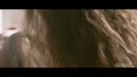 SexArt – Isabella De Laa Play With Senses