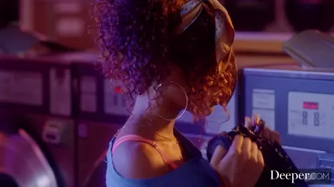 Deeper – Scarlit Scandal Delicates