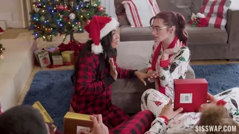 SisSwap – Deck The Balls Reese Robbins And Summer Col