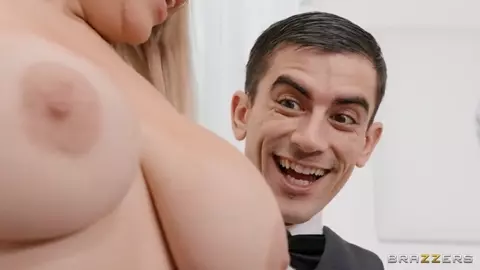 BrazzersExxtra – Blondie Fesser Dining On The Masseur’s Dick