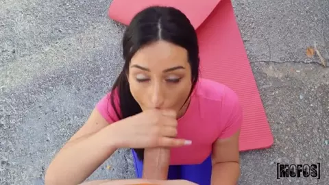 StrandedTeens – Annie Reis The Ripped Yoga Pants Stretch