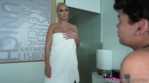 MyPervyFamily – Mellanie Monroe Maybe Family Reunions Aren’t So Bad