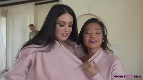 Stepmom And Sis Get Stuck Together Jamie Michelle And Vina Sky