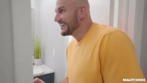 Jordyn Falls Pranking My Roommate Until She’s Wet