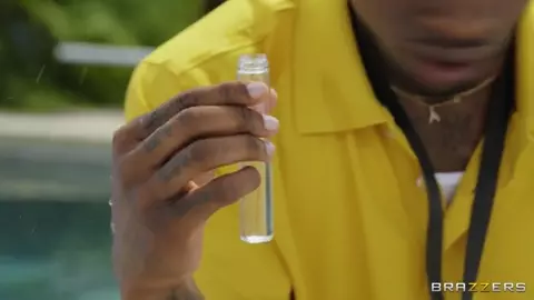 BrazzersExxtra – 2 Squirting Wives Seduce the Pool Guy Luna Star And Charli Phoenix