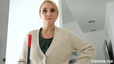 Lazy Stepson Works Hard To Gain Rewards And Fuck Hot Stepmom Julia Robbie’s Pussy