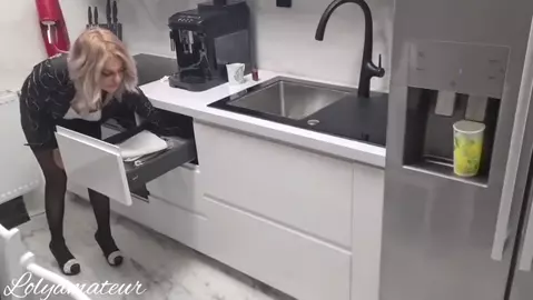 Mom Stuck her Hand in the Kitchen and make a Good Dell with Son