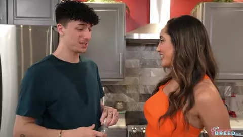 Chloe Amour - Stepmom Craves My Cream - S4:E3