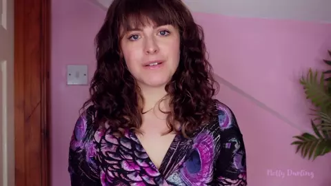 Molly Darling - Mommy Wins You Back