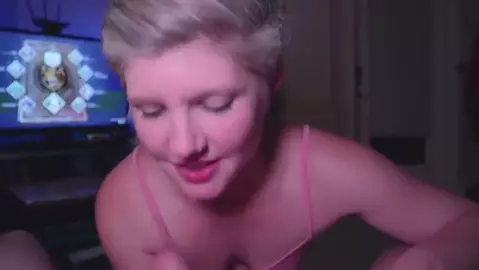 HouseWifeGinger - Mommy Wants You To Cum On Her Face