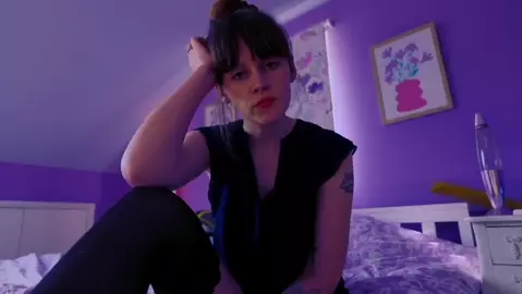 Sydney Harwin – Mommy’s Feet Feel Better Than Her Ass