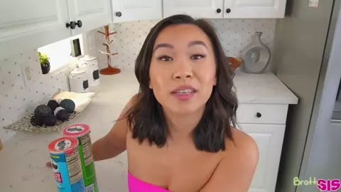 Kimmy Kimm - Stepsisters Slumber Party - S32:E6